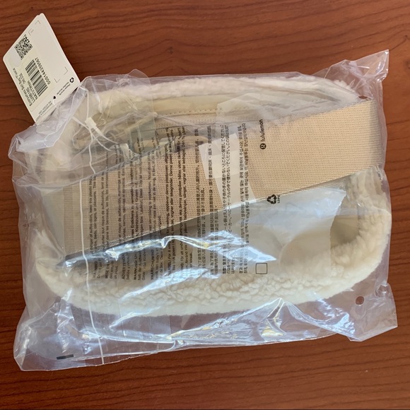 Lululemon Everywhere Belt Bag Fleece Sherpa Natural Ivory Fanny Pack Purse NWT - Picture 7 of 7